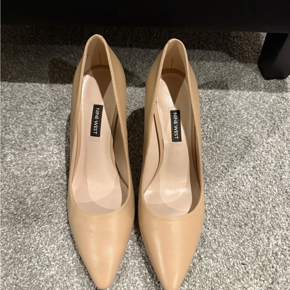 Nine West Nude/Tan Pumps/Heels size 9